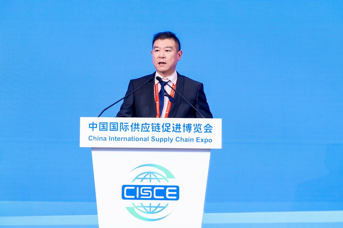 李杨以 AHIS 创始会长身份在2026链博会发言。